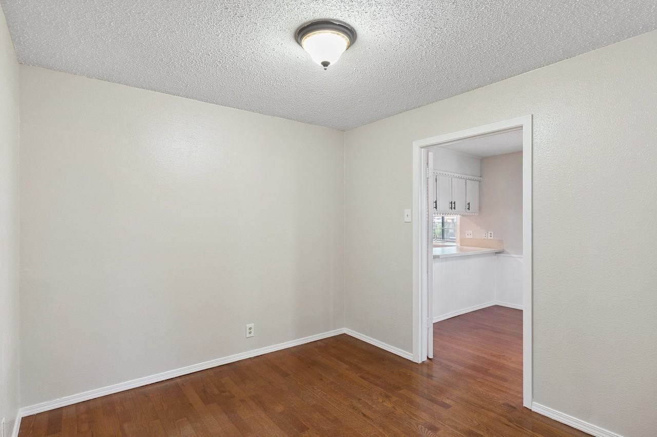 105 Wisteria Ct - Photo 6 of 27