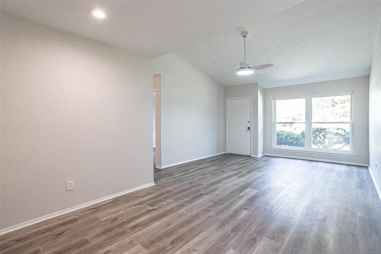 13706 Flagstone Ln - Photo 3 of 18