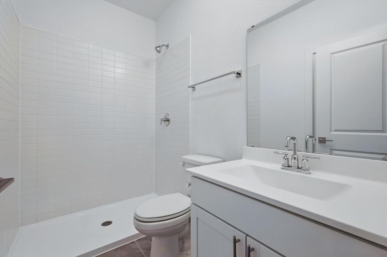 2238 Maple Ridge Dr - Photo 4 of 38