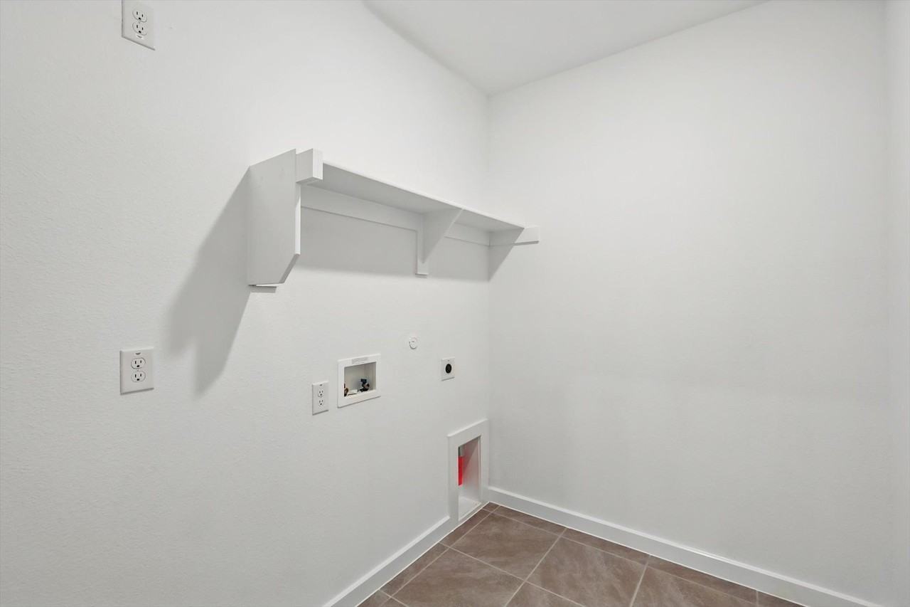 2238 Maple Ridge Dr - Photo 5 of 38