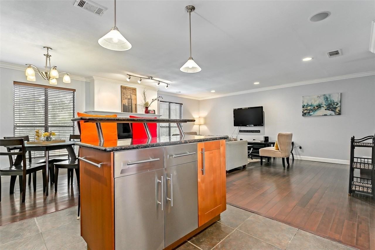 3314 Douglas Ave #202