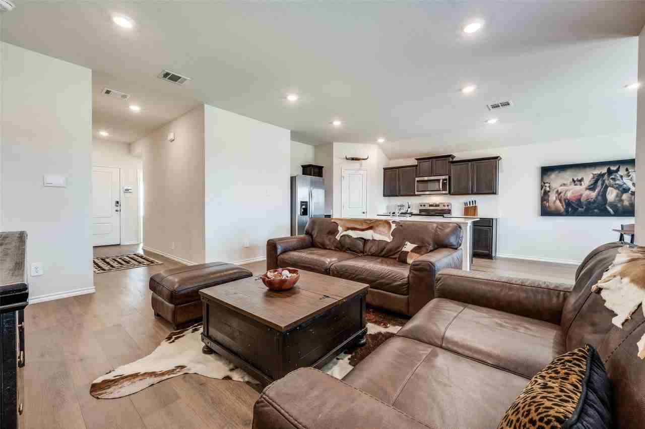 13105 Dawson Dr - Photo 4 of 16