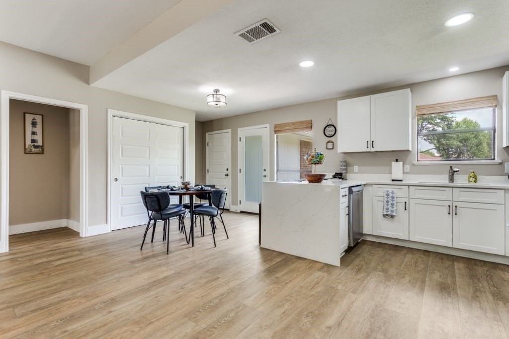 926 Hillside Ln - Photo 4 of 11