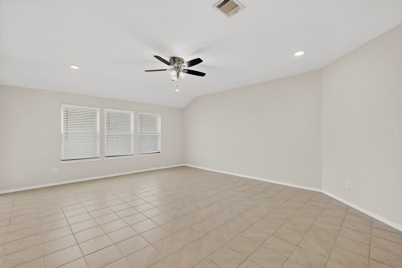 1901 Princeton Ave - Photo 6 of 40