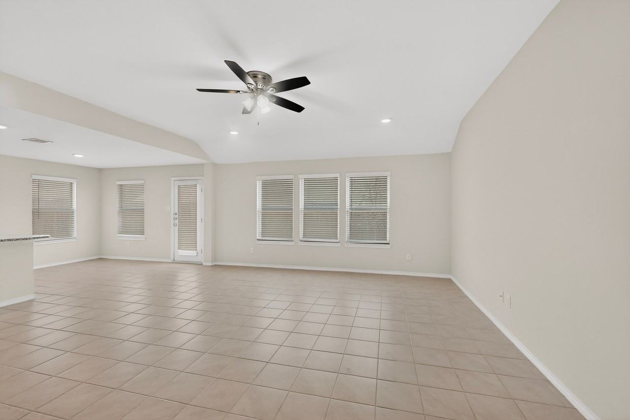 1901 Princeton Ave - Photo 7 of 40