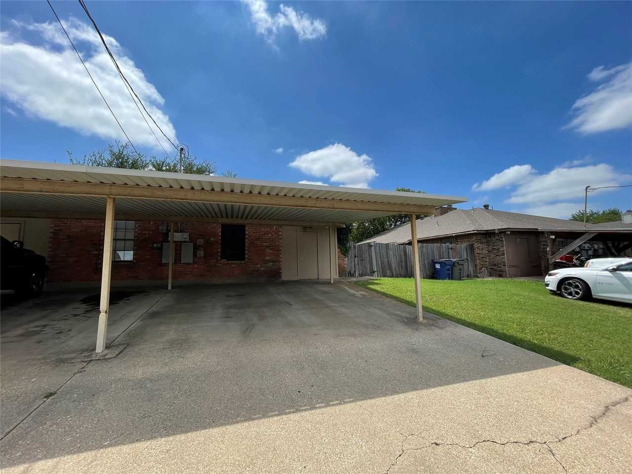 1754 Carrington Dr - Photo 4 of 15
