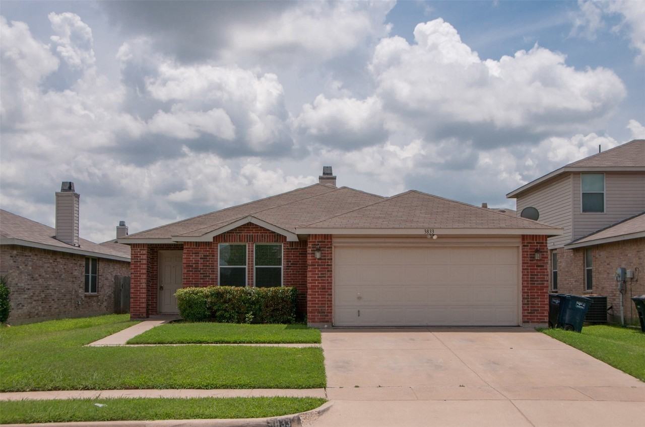 3833 Foxhound Ln