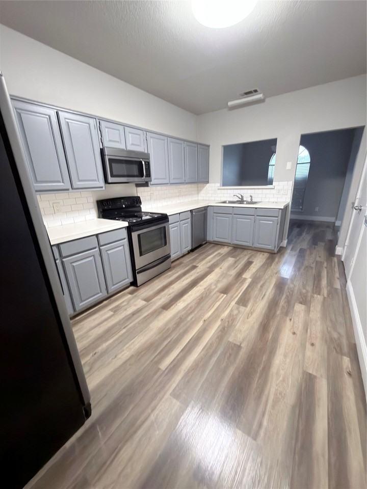 807 Burr Oak Dr - Photo 3 of 24