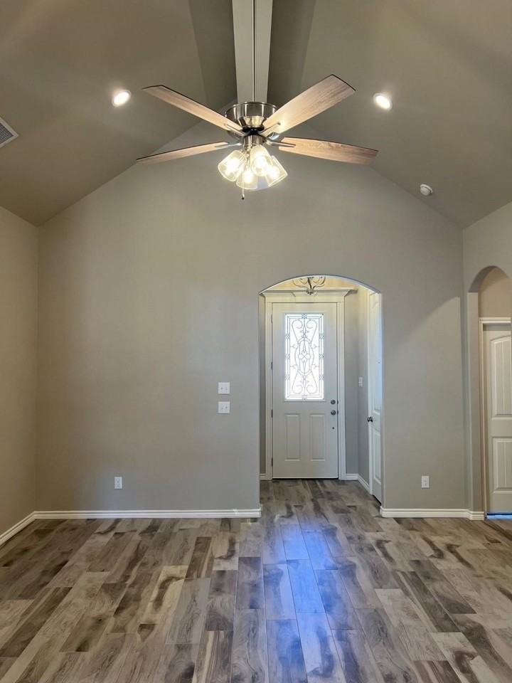 1125 Wild Rose Dr - Photo 5 of 21