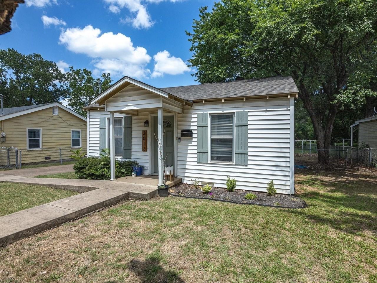 3012 Gene Ln - Photo 3 of 26