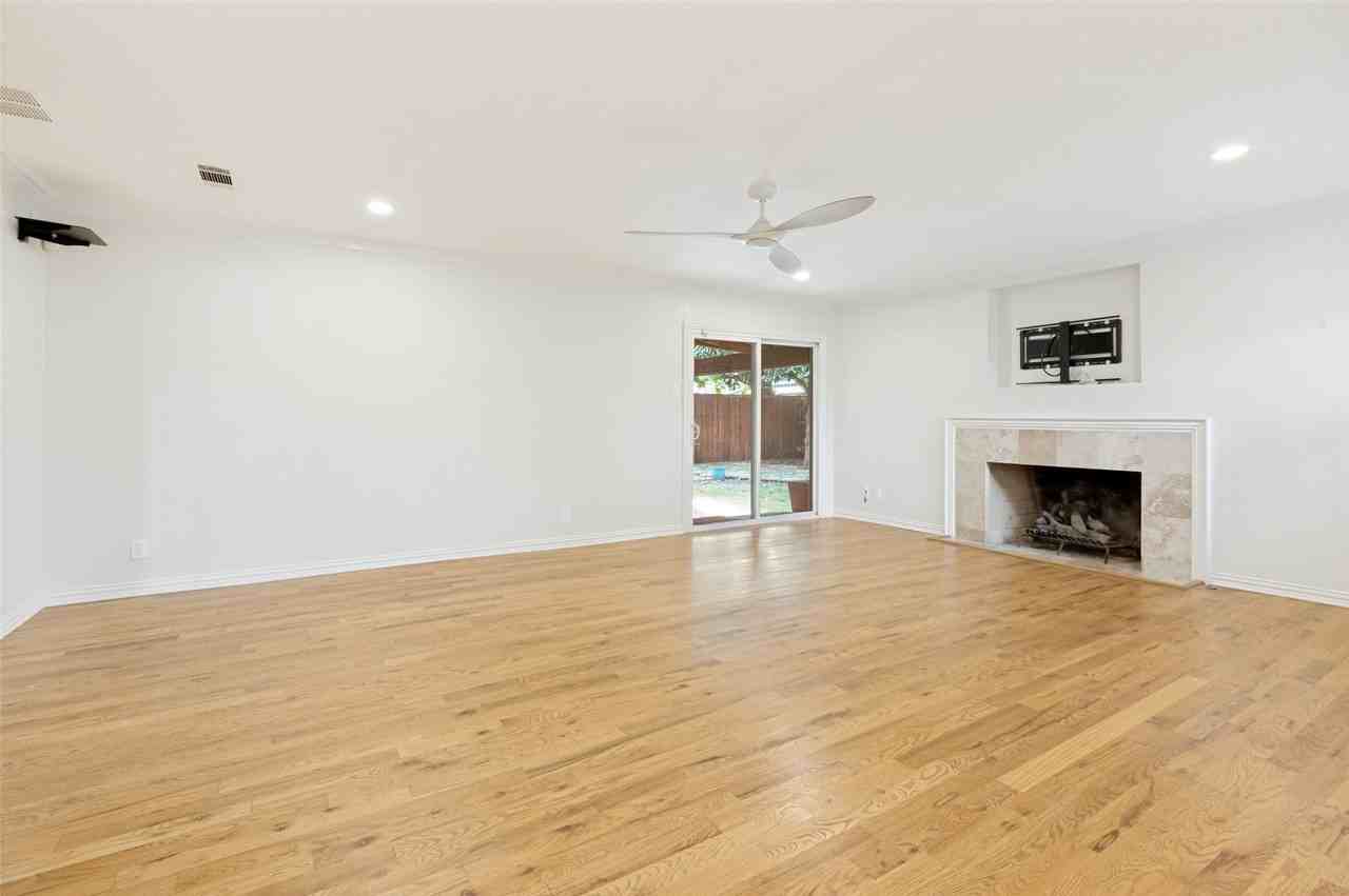 5820 Forest Ln - Photo 5 of 20