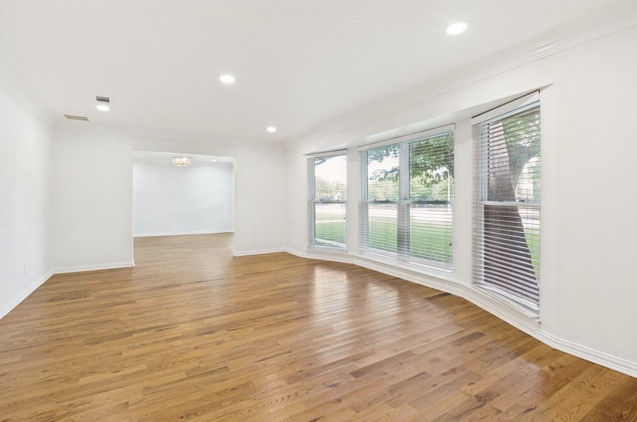 5820 Forest Ln - Photo 6 of 20