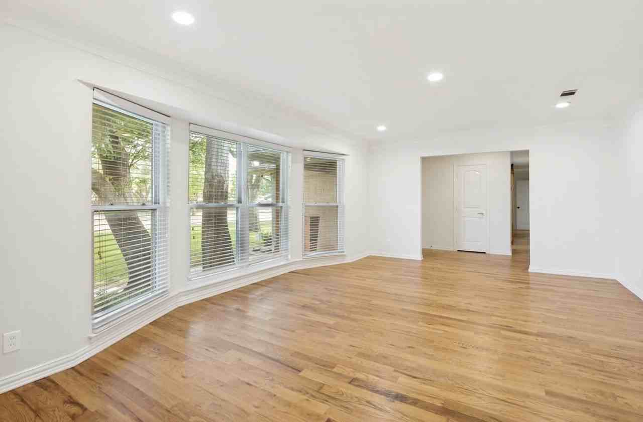 5820 Forest Ln - Photo 7 of 20