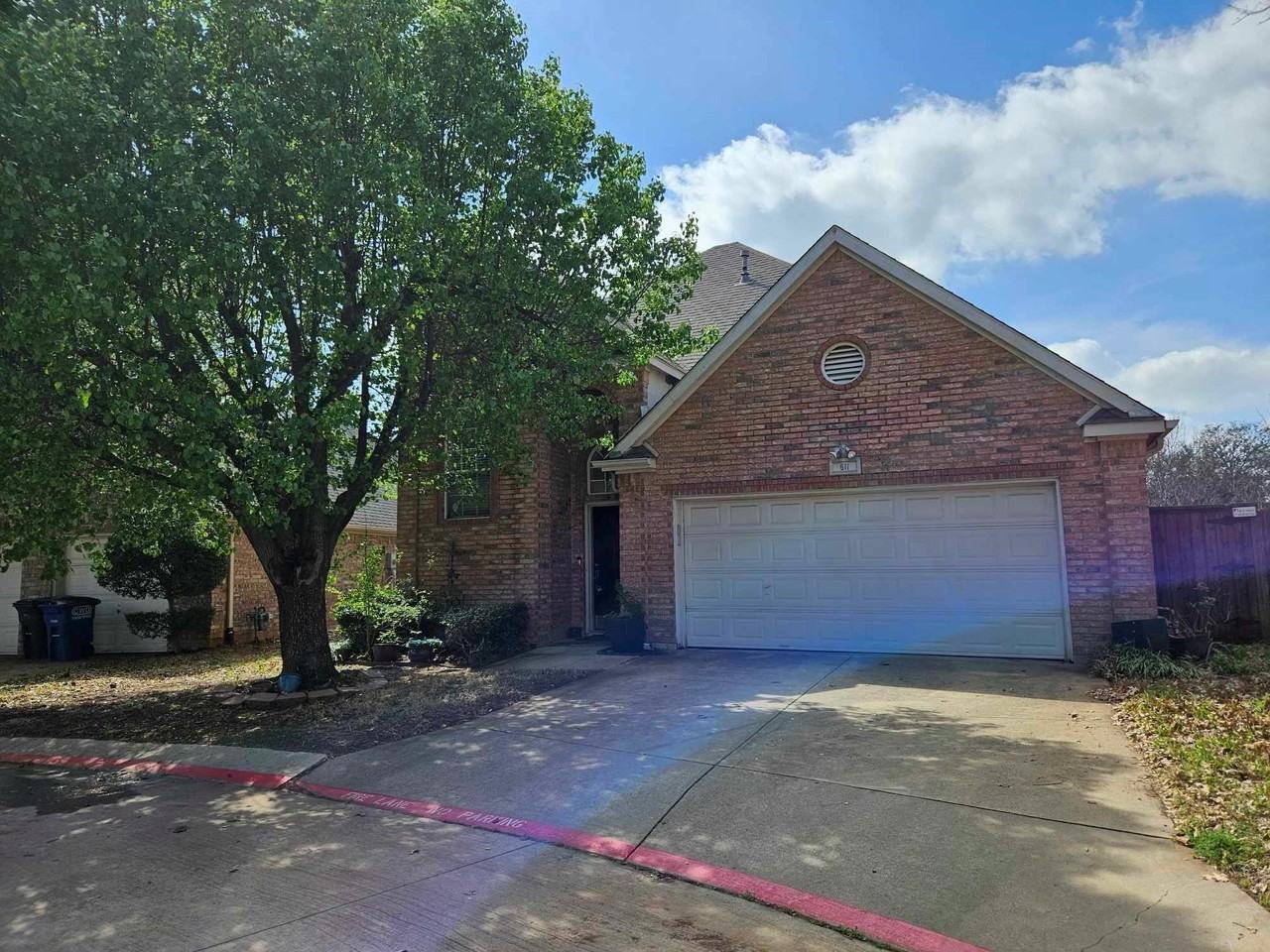 611 Ashbrook Ct