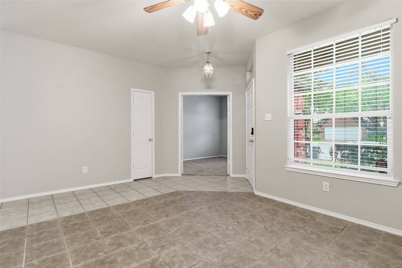 2313 Dalhart Trl - Photo 4 of 26