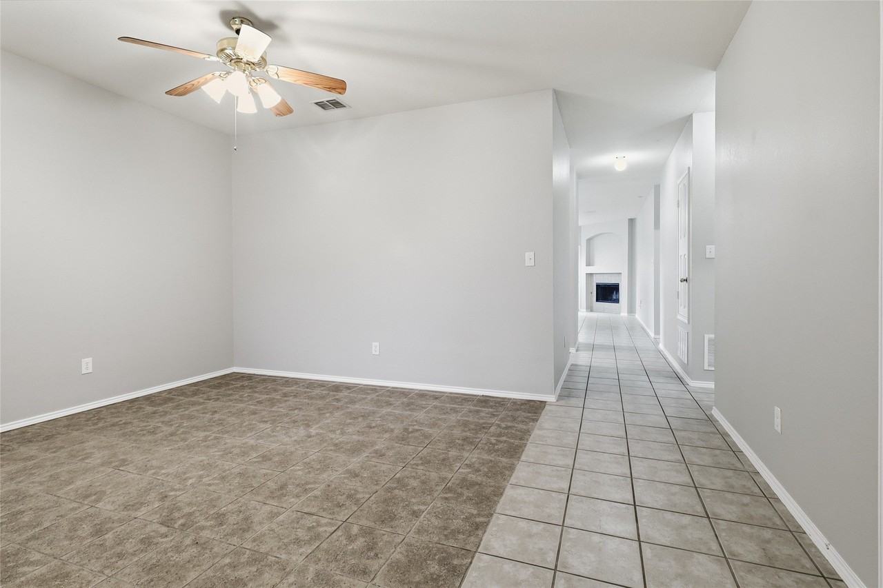2313 Dalhart Trl - Photo 7 of 26