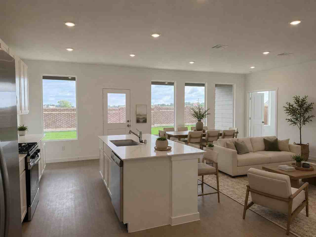 604 Arabian Ln - Photo 5 of 17