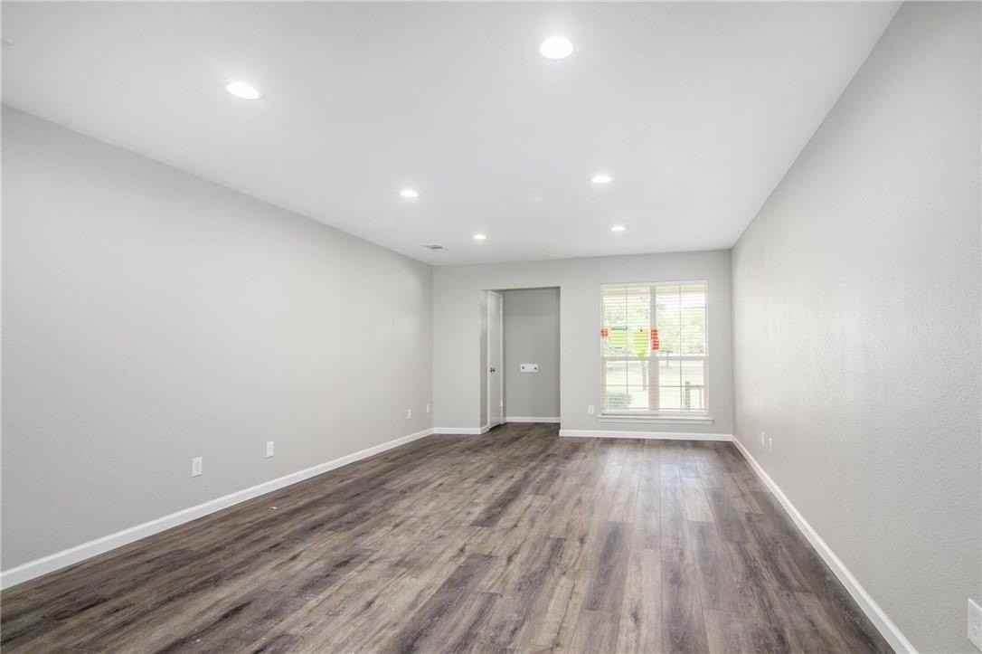 2808 Golfing Green Dr - Photo 4 of 25