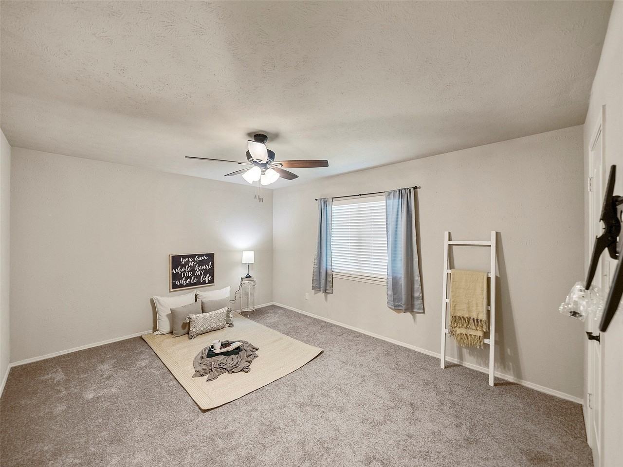 1320 Clearview Dr - Photo 3 of 32