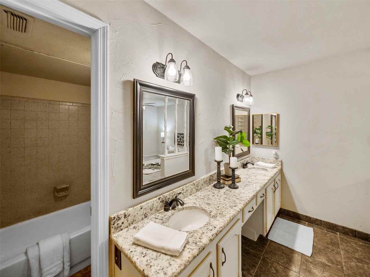 1320 Clearview Dr - Photo 4 of 32