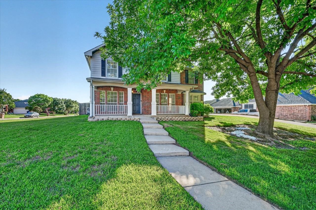 2901 Saint Charles Dr - Photo 2 of 32