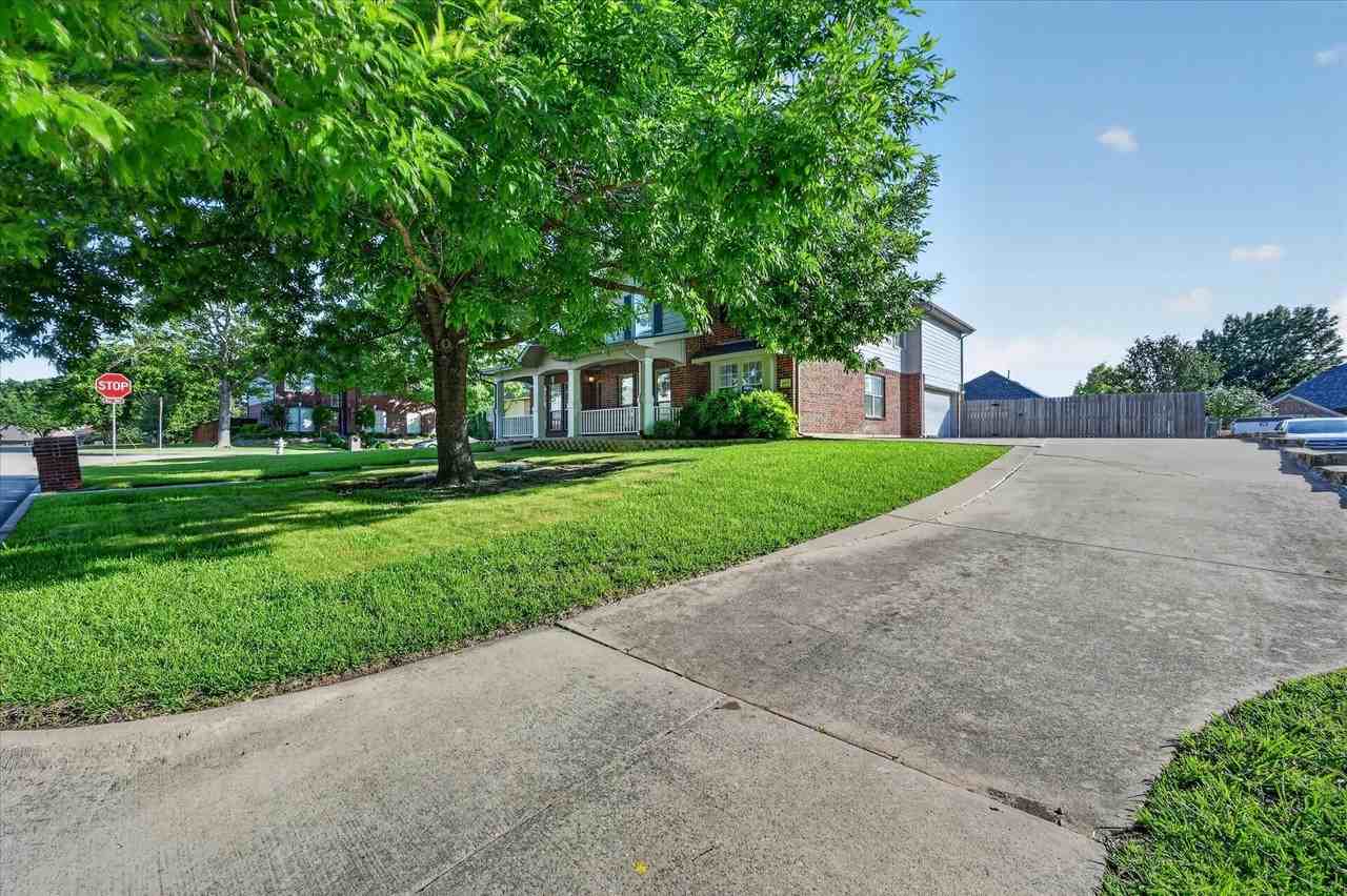 2901 Saint Charles Dr - Photo 5 of 32