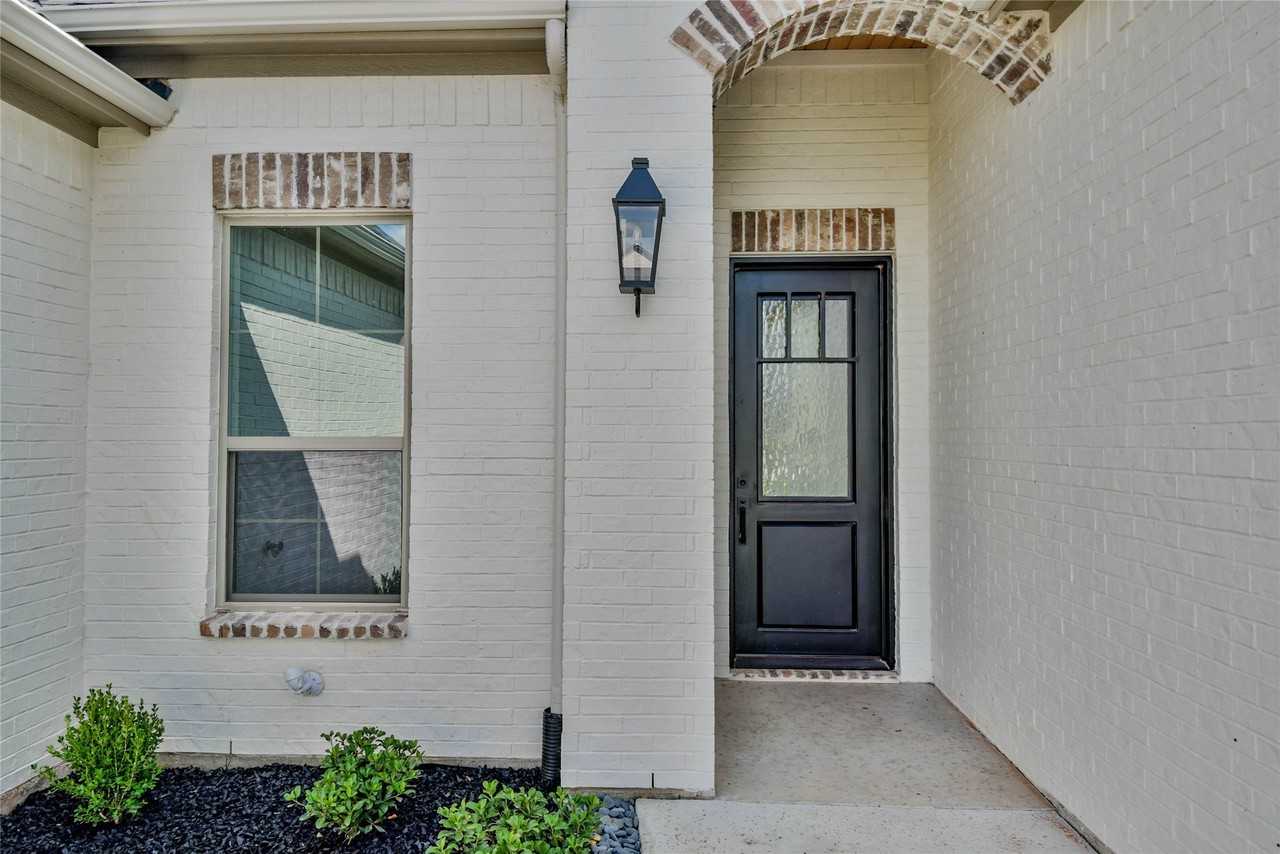 2719 Village Rd - Photo 4 of 34