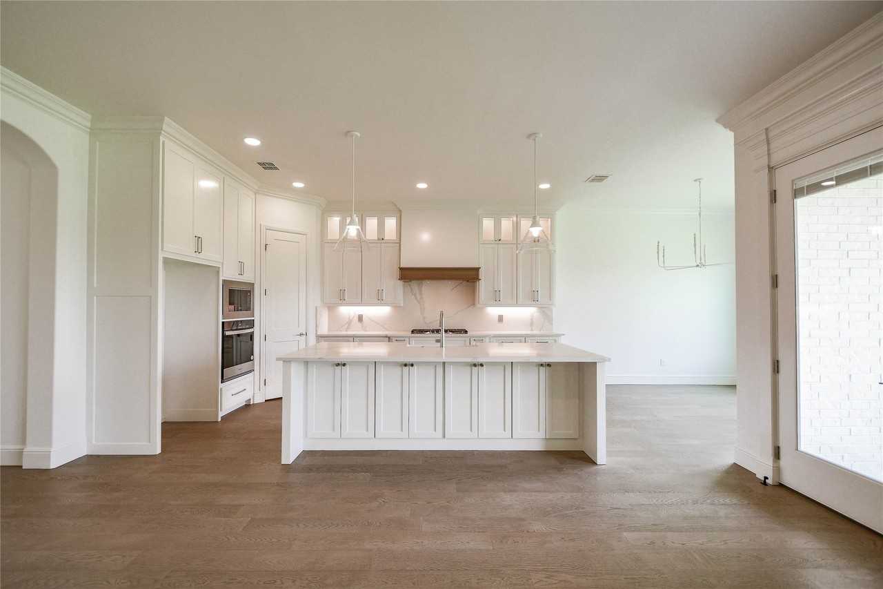 2719 Village Rd - Photo 5 of 34