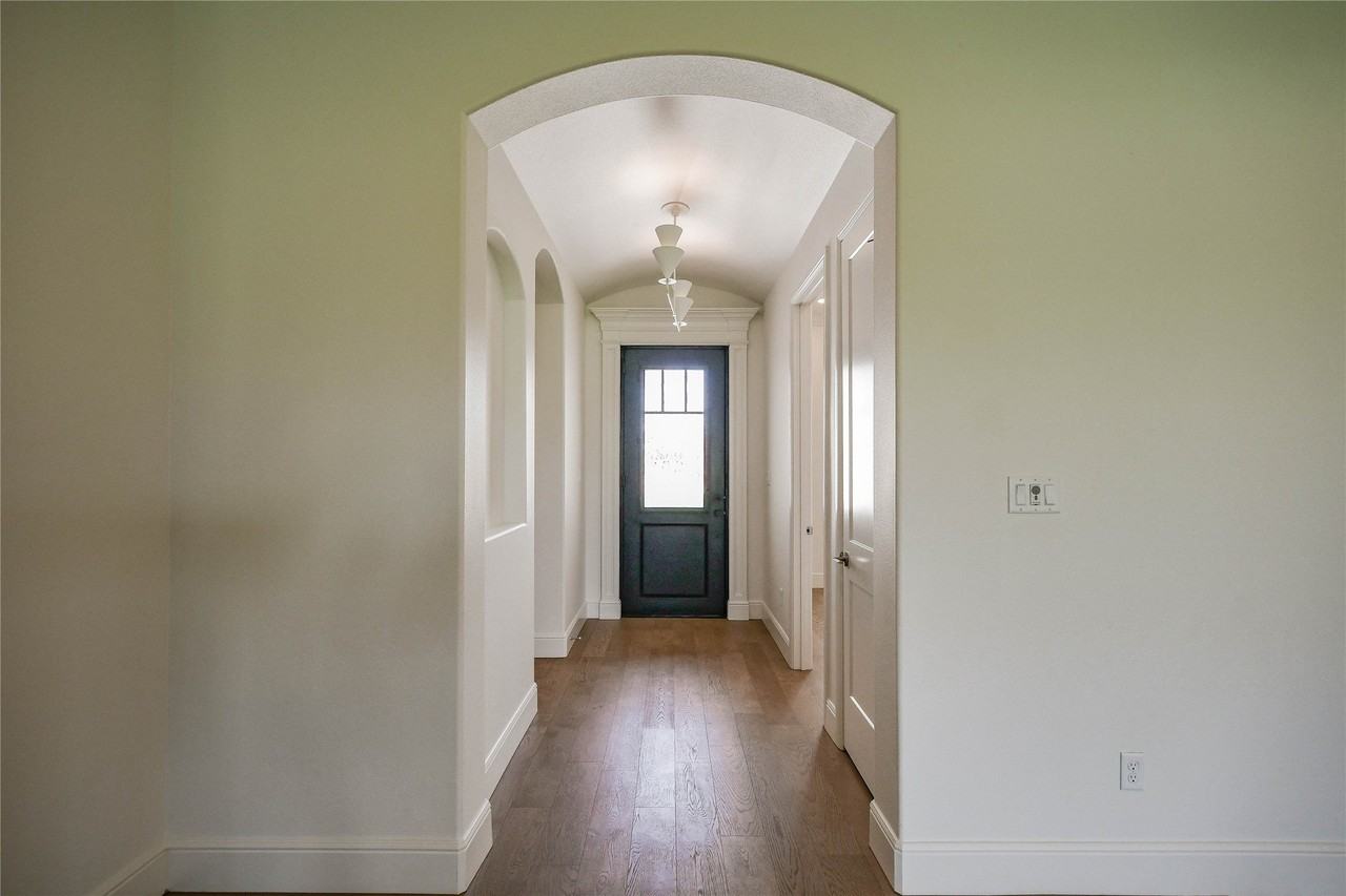 2719 Village Rd - Photo 6 of 34
