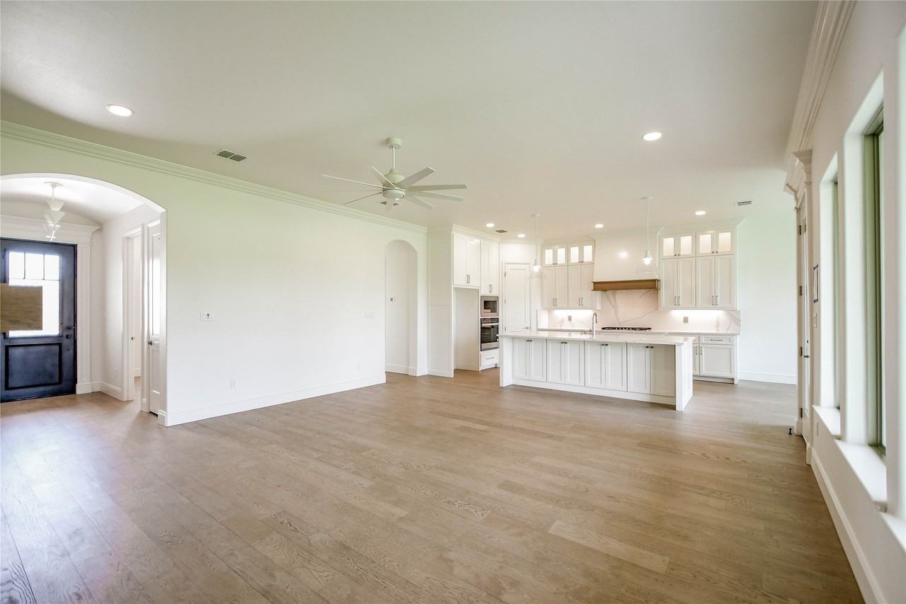 2719 Village Rd - Photo 7 of 34