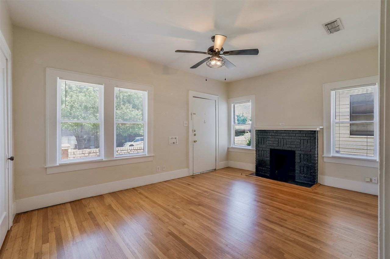 1906 Clover Ln - Photo 3 of 17
