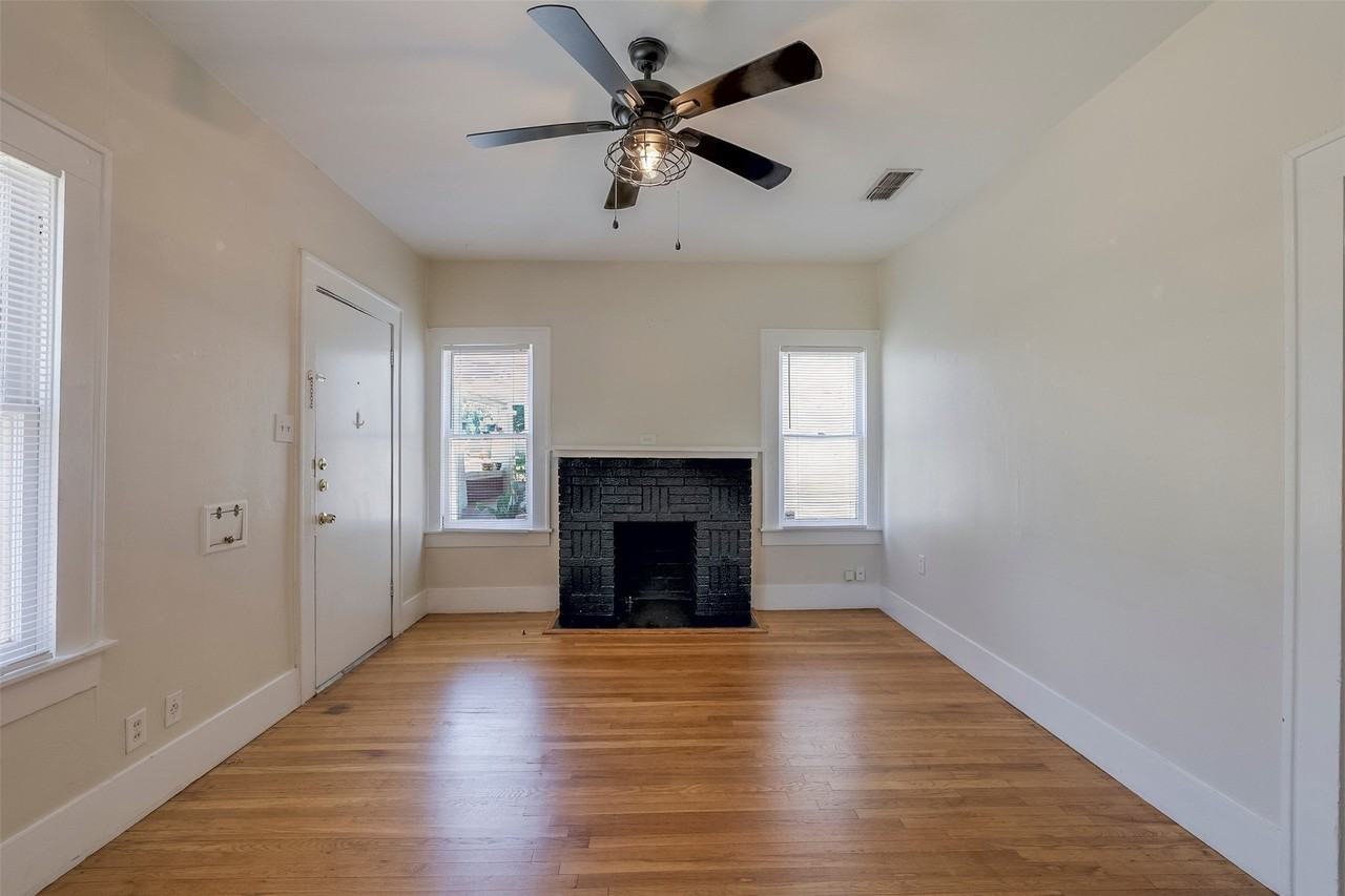 1906 Clover Ln - Photo 4 of 17