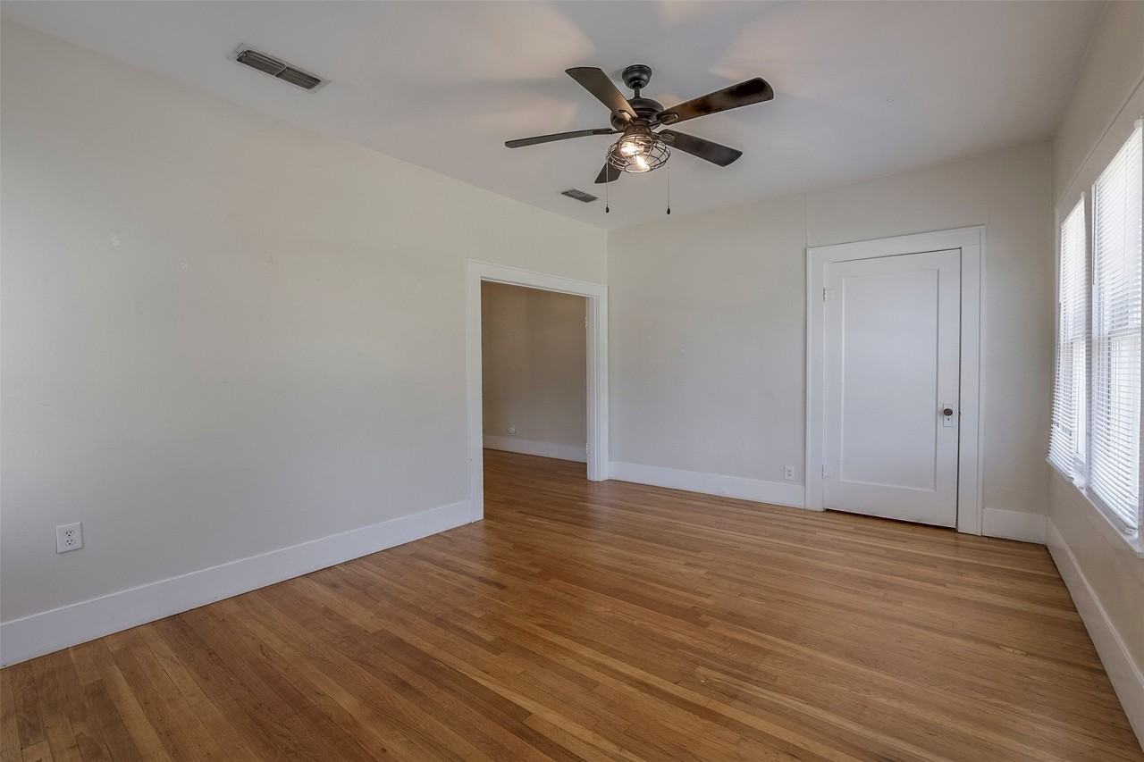 1906 Clover Ln - Photo 5 of 17