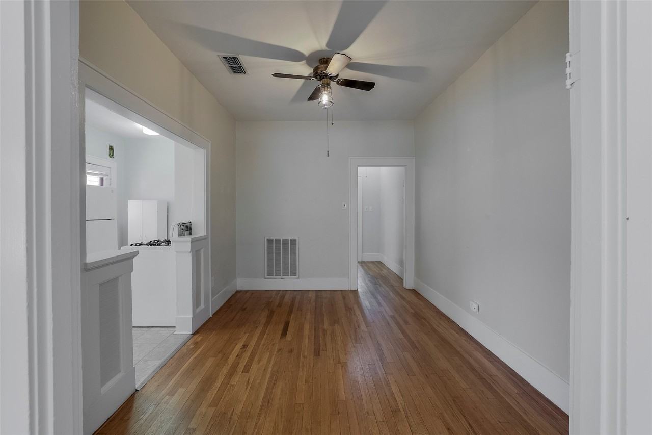 1906 Clover Ln - Photo 6 of 17