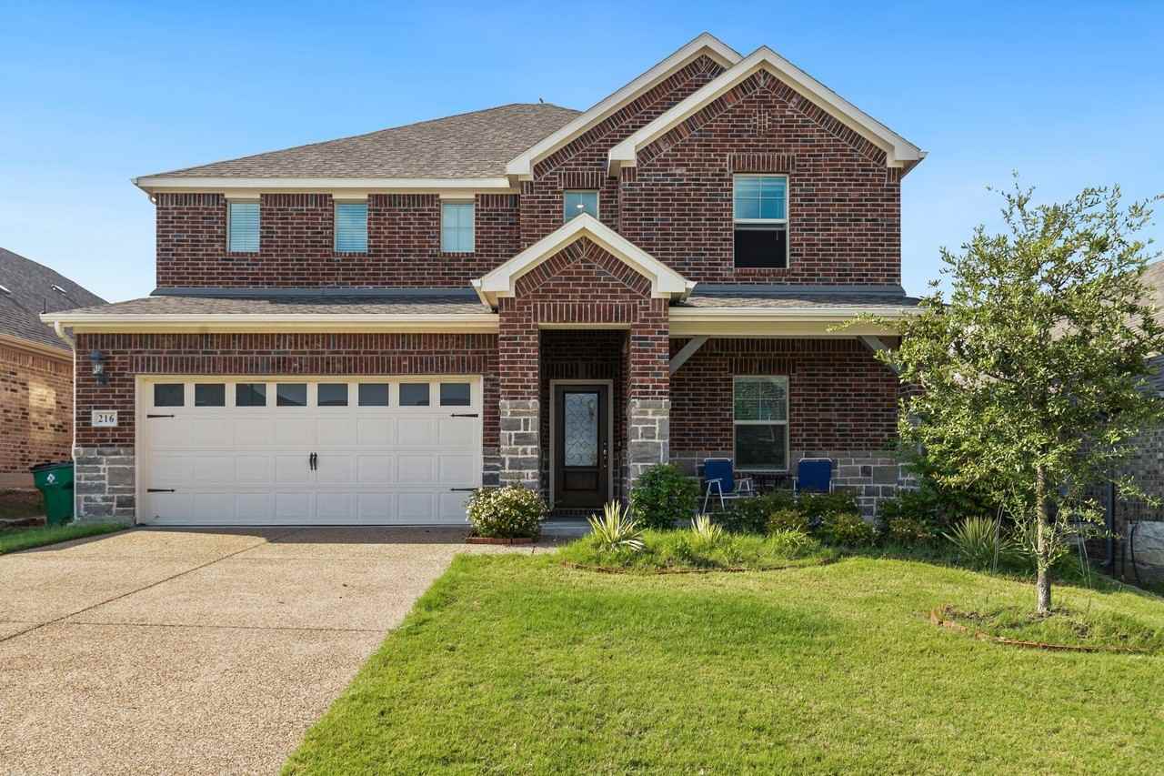 216 Fieldstone Dr - Photo 2 of 33
