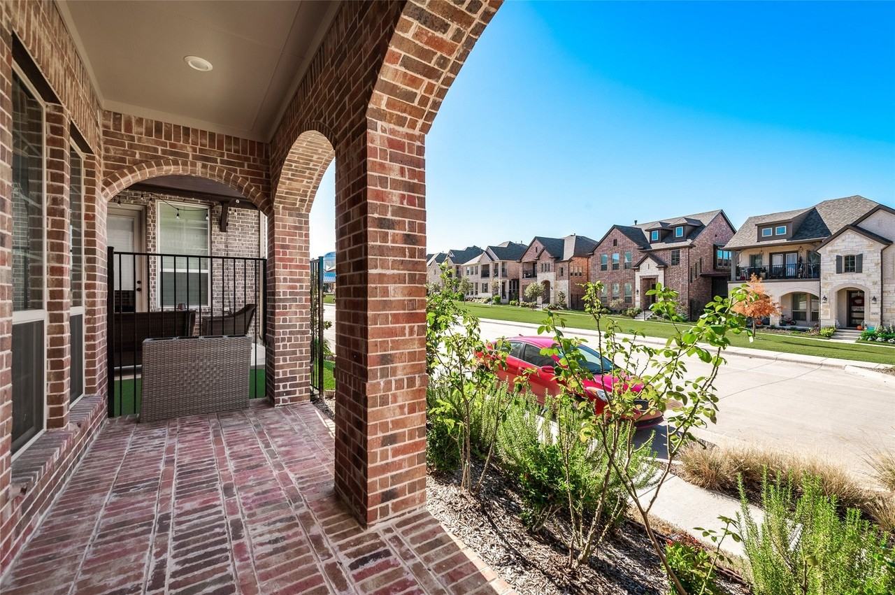 2480 Cathedral Dr - Photo 4 of 20
