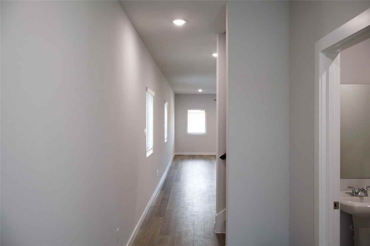 3916 Nasworthy Dr - Photo 3 of 31