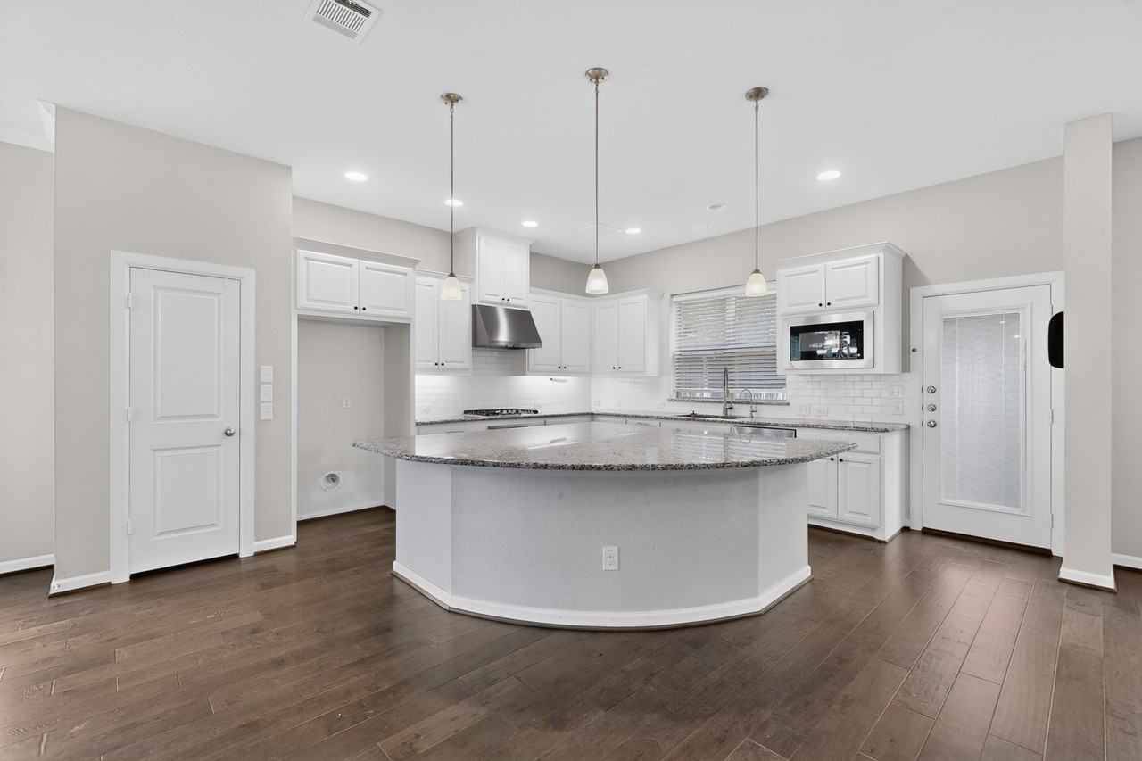 5413 Harbour Rd - Photo 6 of 37