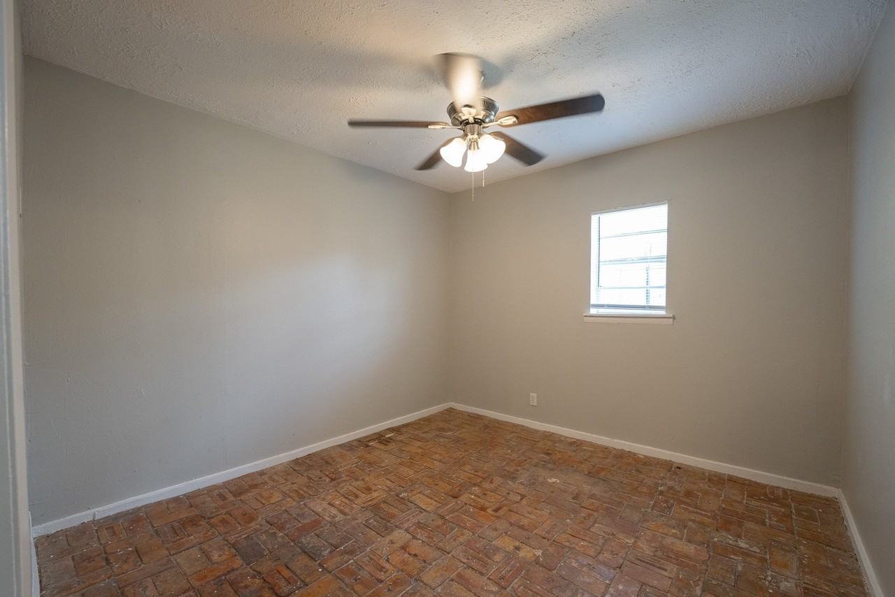 3057 Dogwood Dr - Photo 3 of 12