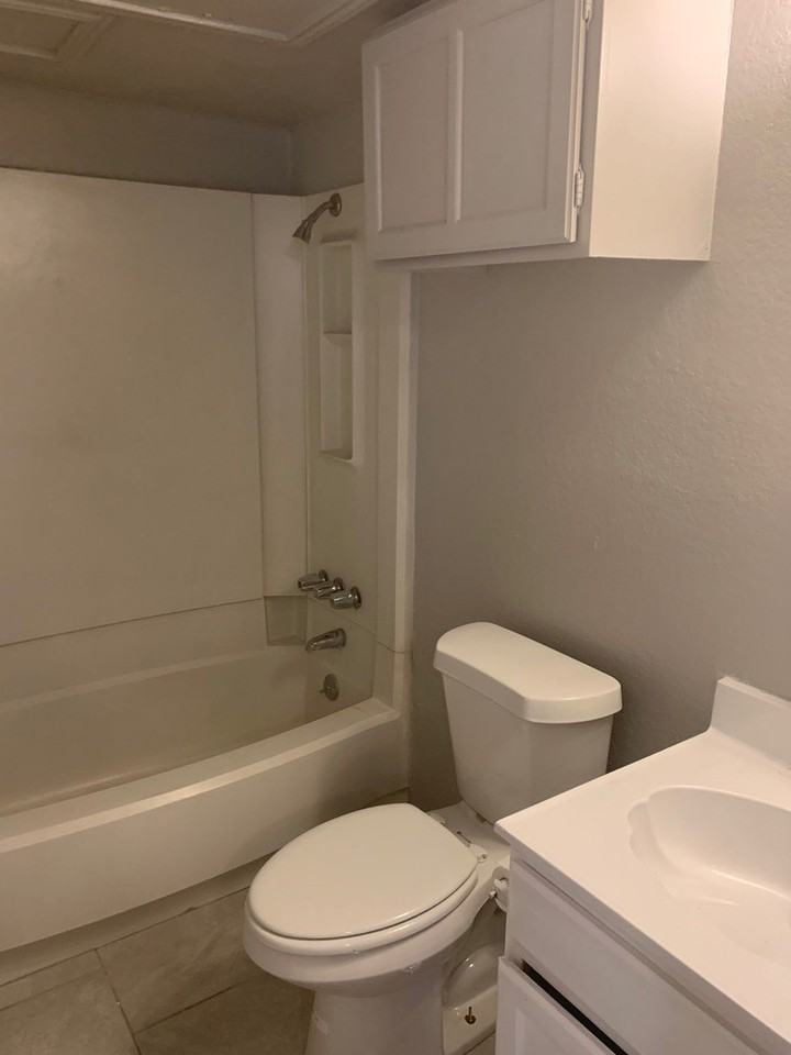209 N Jefferson St - Photo 4 of 8