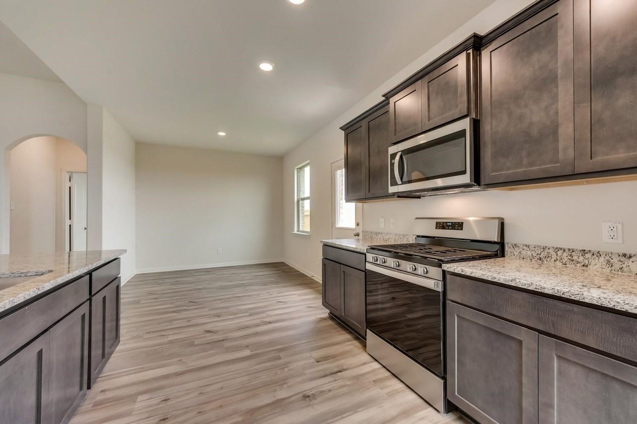 833 Serena Dr - Photo 3 of 20