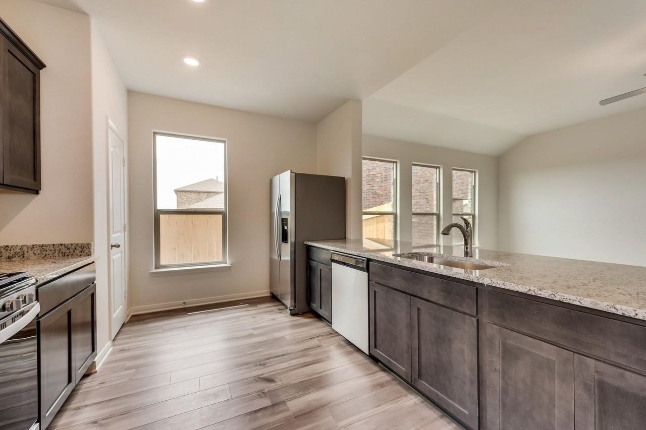 833 Serena Dr - Photo 4 of 20