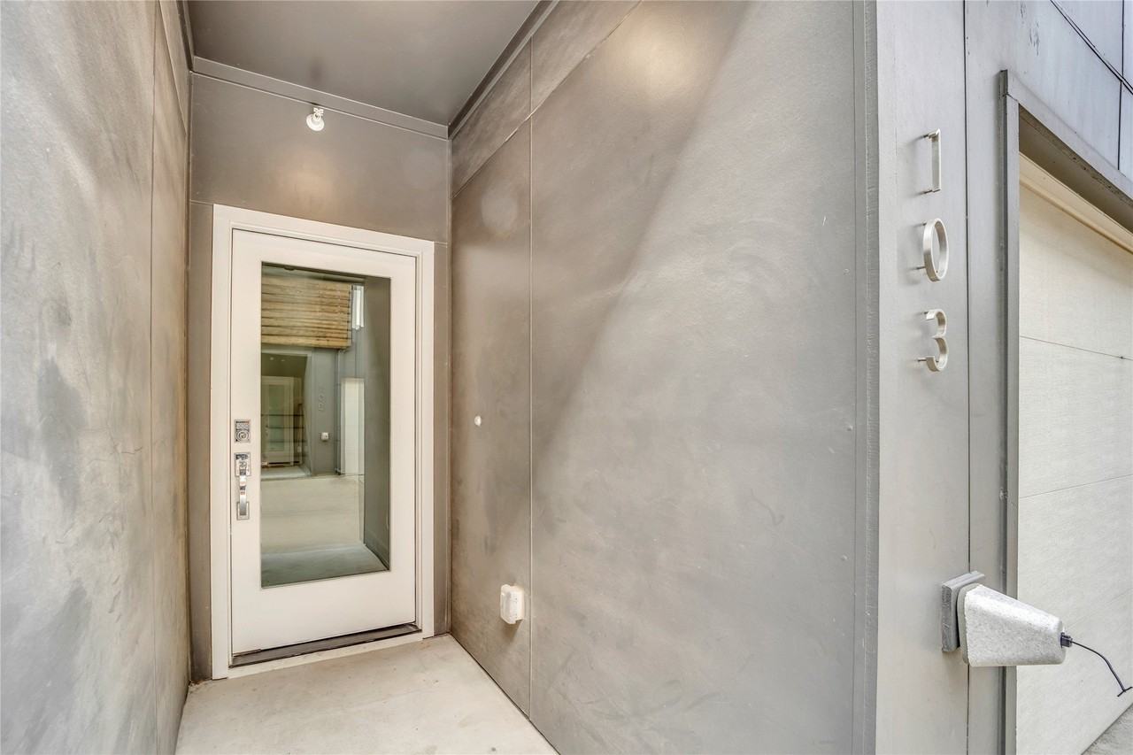 2314 N Carroll Ave #103 - Photo 5 of 25