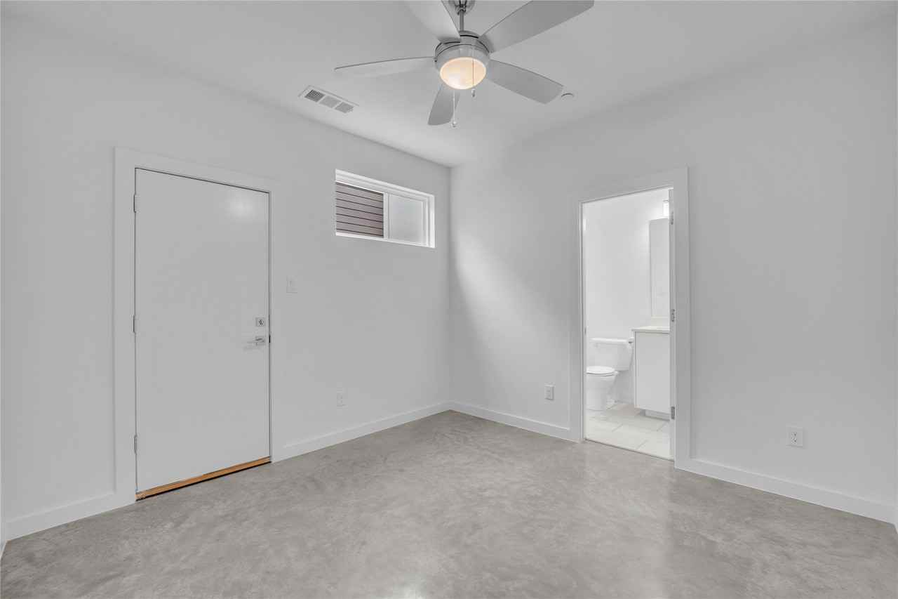 2314 N Carroll Ave #103 - Photo 7 of 25