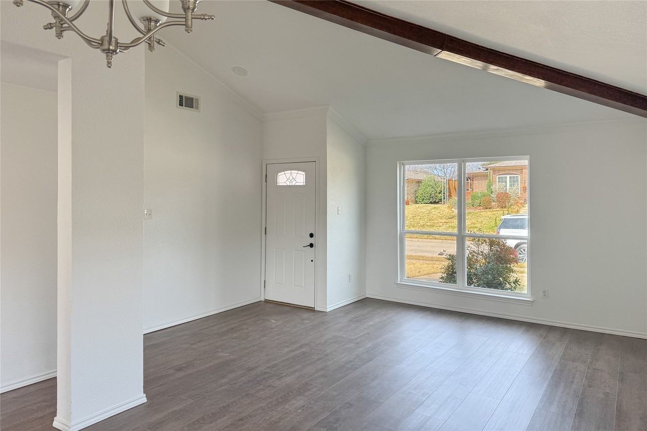 1734 Sterling Ln - Photo 2 of 16