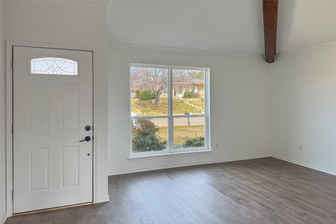1734 Sterling Ln - Photo 3 of 16