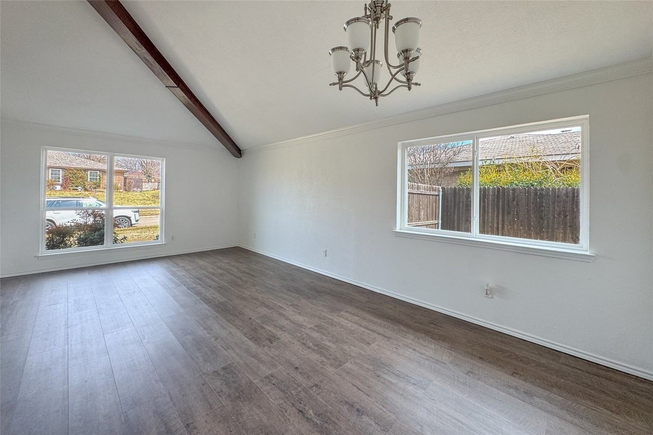 1734 Sterling Ln - Photo 4 of 16