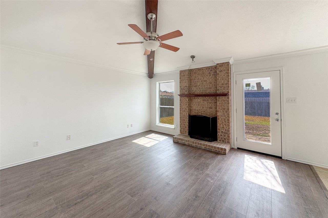 1734 Sterling Ln - Photo 5 of 16