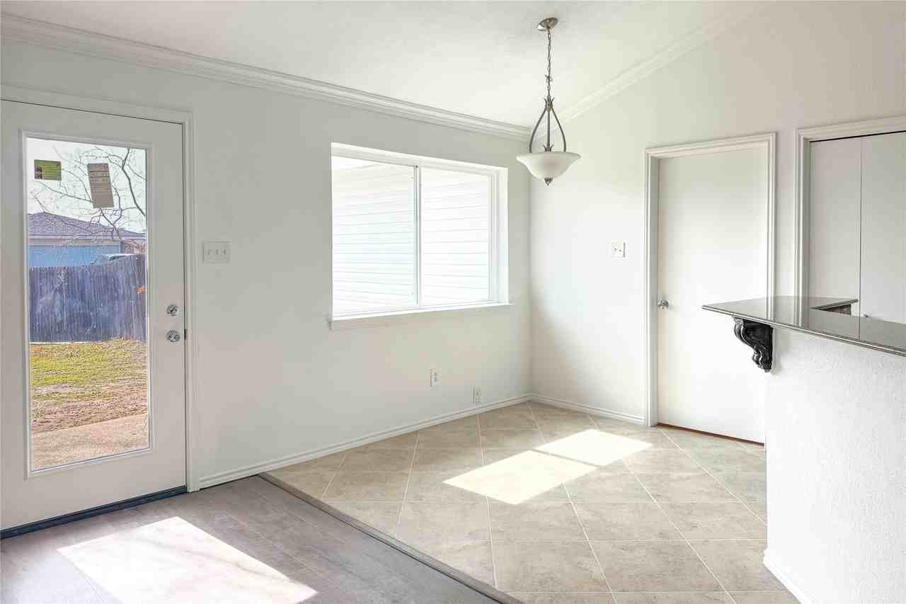 1734 Sterling Ln - Photo 6 of 16