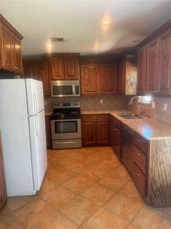 109 N 2nd St - Photo 2 of 19